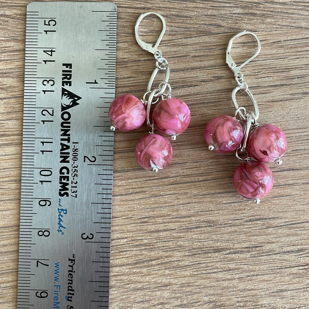 HAND CRAFTED PINK MOTHER OF PEARL SHELL PIERCED DROP EARRINGS Pink Silver Tan - Picture 7 of 12